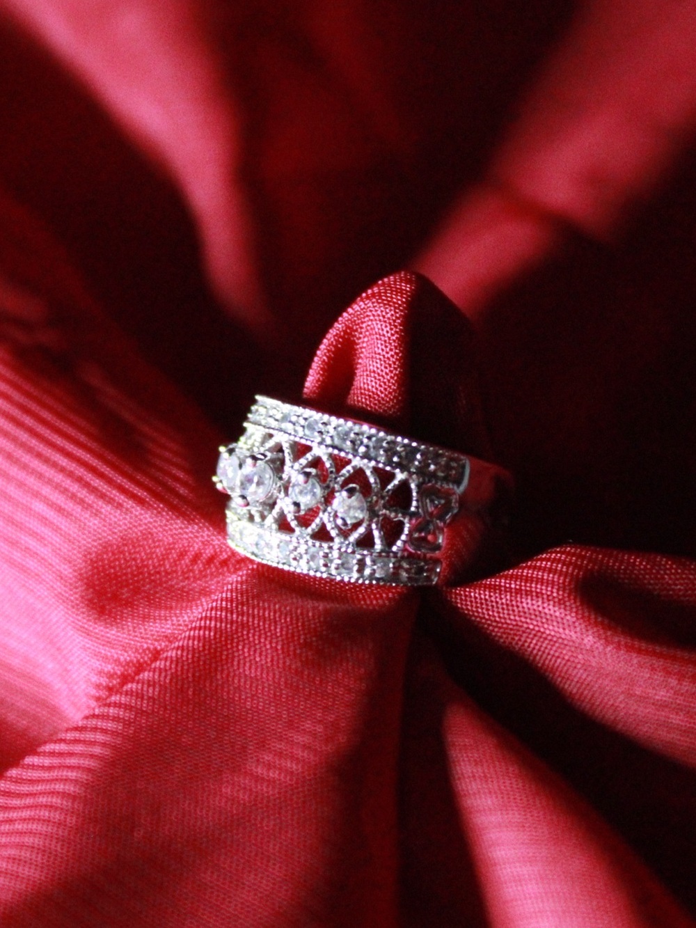 Vintage Silver Pavé Women's Ring in Silver Setting